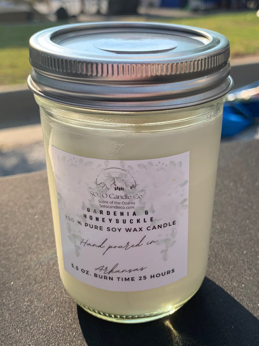 Gardenia & Honeysuckle – Mason Jar Candle (5.5 oz) | Floral, Bright, Fresh Bloom | Clean Soy, Pet-Safe, Hand-Poured
